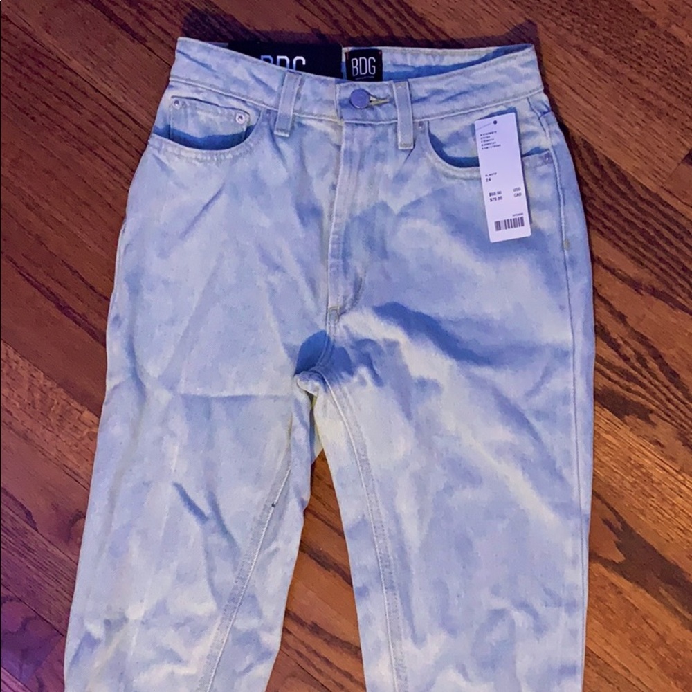 light wash urban outfitters mom jeans